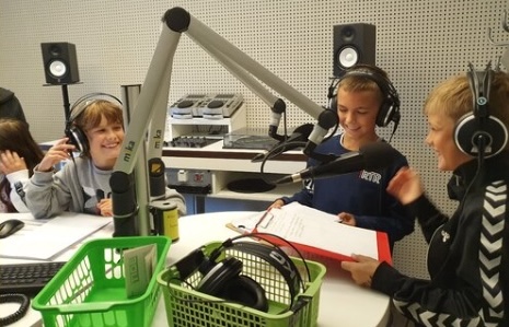 Schüler des Schülerradios „Haste Töne“ der GBS Ochsenwerder im Studio
